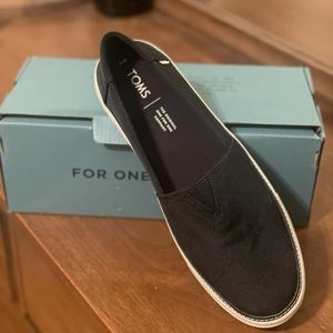 Toms- Parker, black textured woven, size 9 brand new, never worn